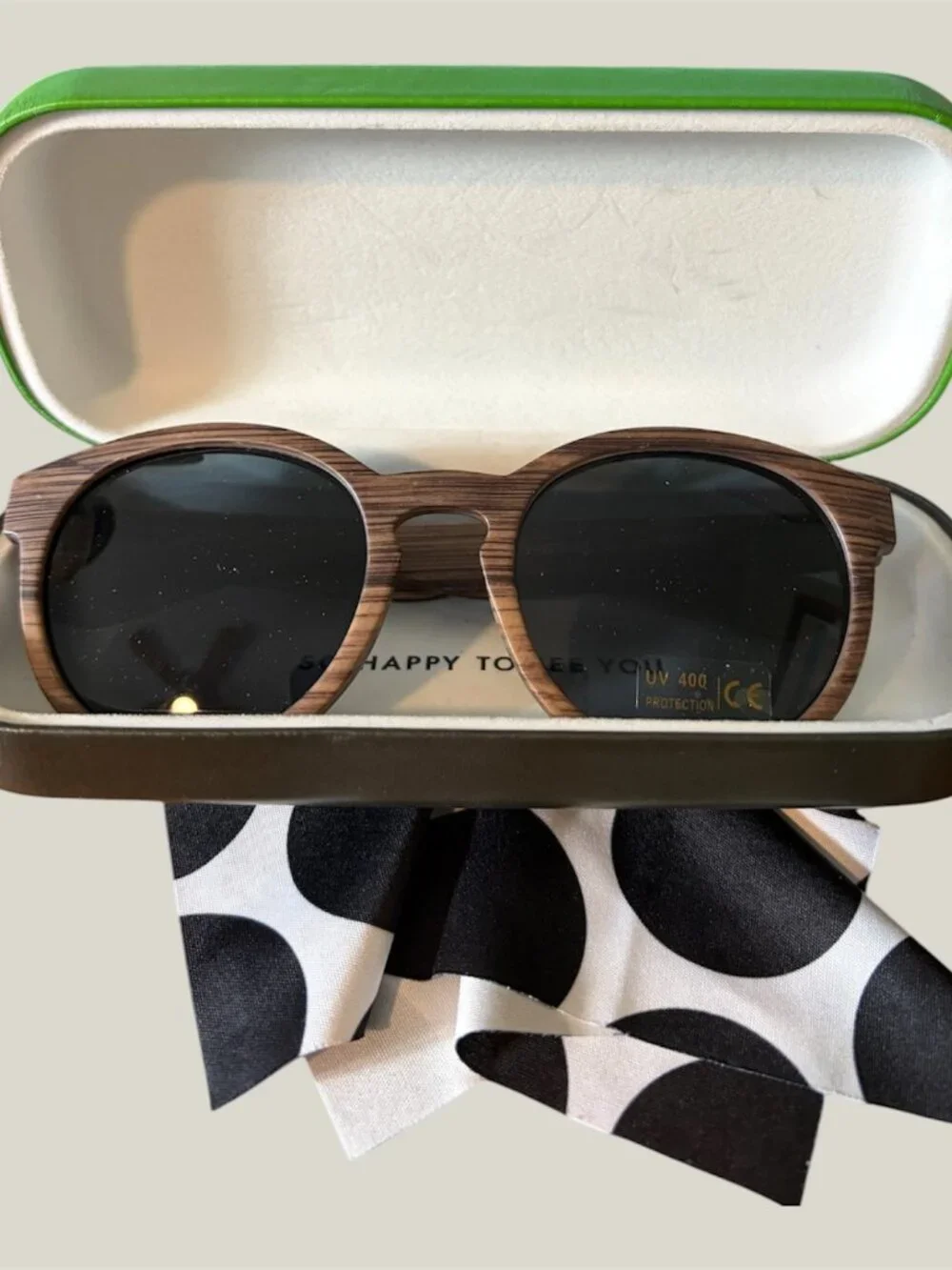KATE SPADE SUNGLASS CASE WITH UNBRANDED SUNGLASSES